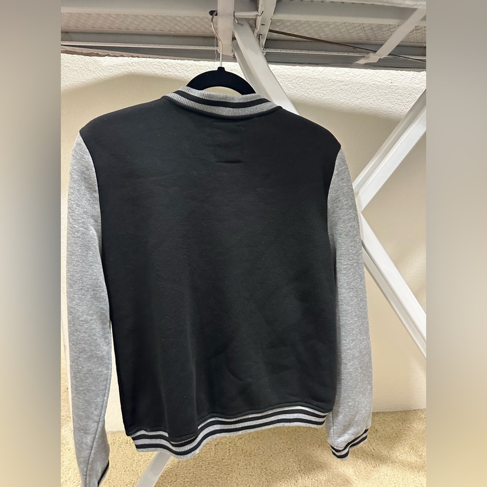 ๐๐ Juniors Jacket - Picture 2 of 4